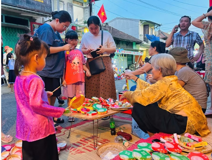Huế thử nghiệm phố đi bộ
