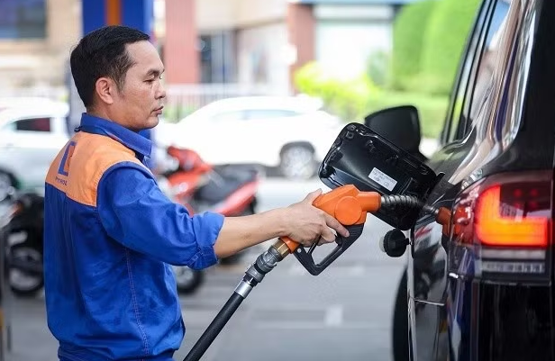 Giá xăng, dầu đồng loạt giảm Giá xăng, dầu đồng loạt giảm