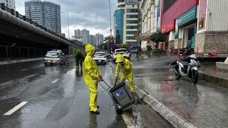 Thoát nước Hà Nội tổ chức ứng trực 24/24 giờ ứng phó bão số 1
