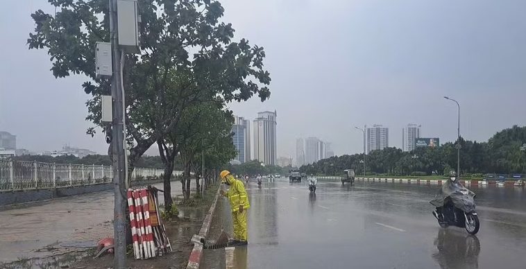 Thoát nước Hà Nội tổ chức ứng trực 24/24 giờ ứng phó bão số 1 Thoát nước Hà Nội tổ chức ứng trực 24/24 giờ ứng phó bão số 1