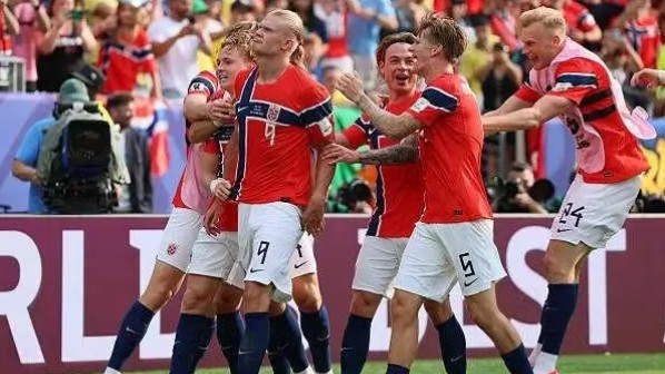 Haaland lập cú đúp, Brazil ôm hận trước Na Uy