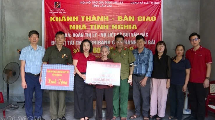 Lào Cai: Những mái nhà ấm áp nghĩa tình Lào Cai: Những mái nhà ấm áp nghĩa tình
