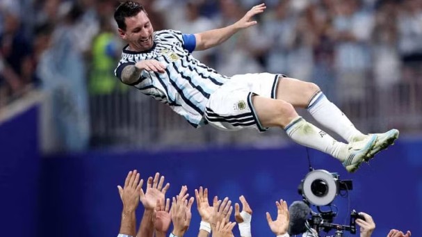 Argentina ngược dòng khó tin thắng Ai Cập