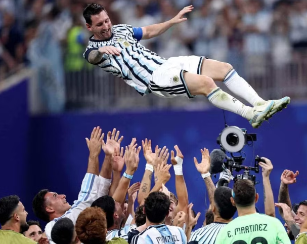 Argentina ngược dòng khó tin thắng Ai Cập