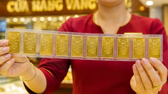 Giá vàng ngày 4/8: Trong nước và thế giới đảo chiều