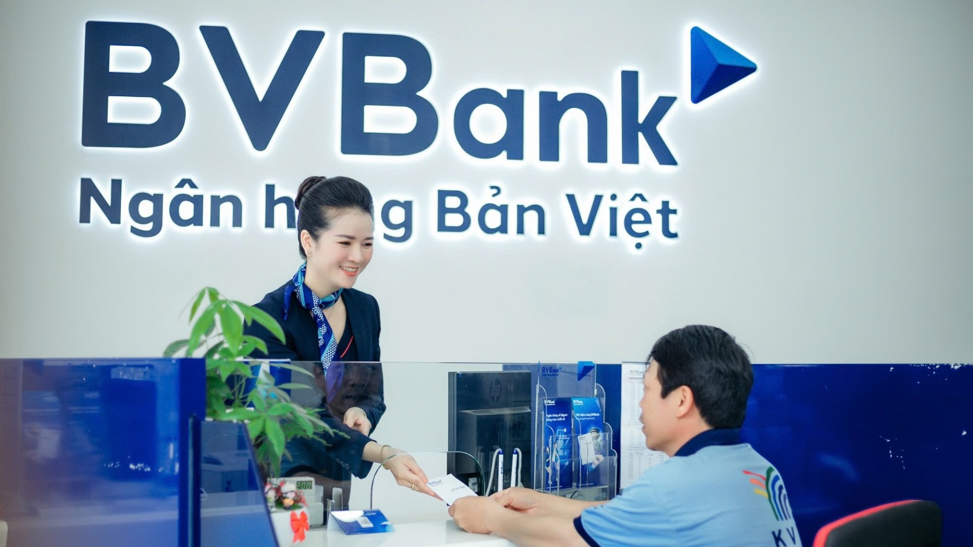 Nhiều ngân hàng giảm lãi suất, hỗ trợ doanh nghiệp tiếp cận vốn