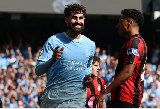 VAR công nhận bàn phút 90+1, Man City thoát hiểm ngoạn mục