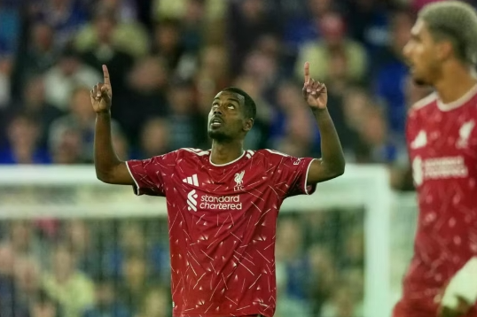 Liverpool thắng trận đầu tiên ở Ngoại hạng Anh mùa giải mới Liverpool thắng trận đầu tiên ở Ngoại hạng Anh mùa giải mới