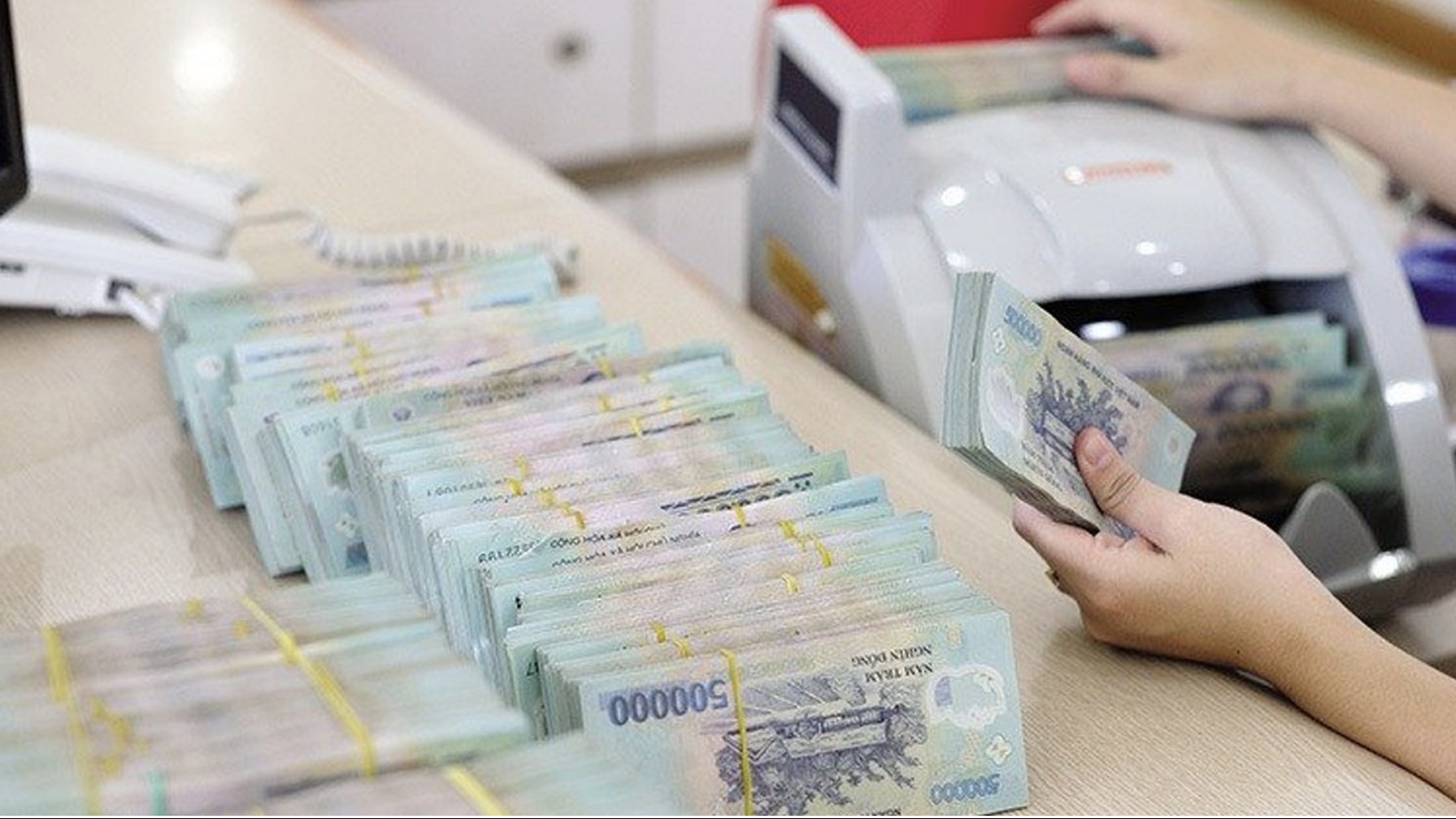 Tiền gửi tăng tốc, áp lực lãi suất bắt đầu hạ nhiệt?