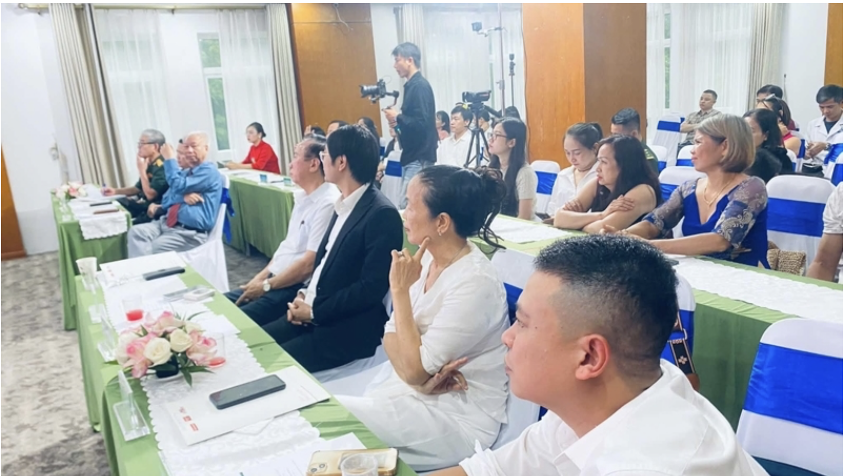 Các đại biểu tham dự hội thảo.