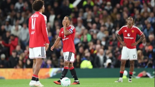 Man Utd đánh mất kỷ lục tồn tại 42 năm tại Old Trafford