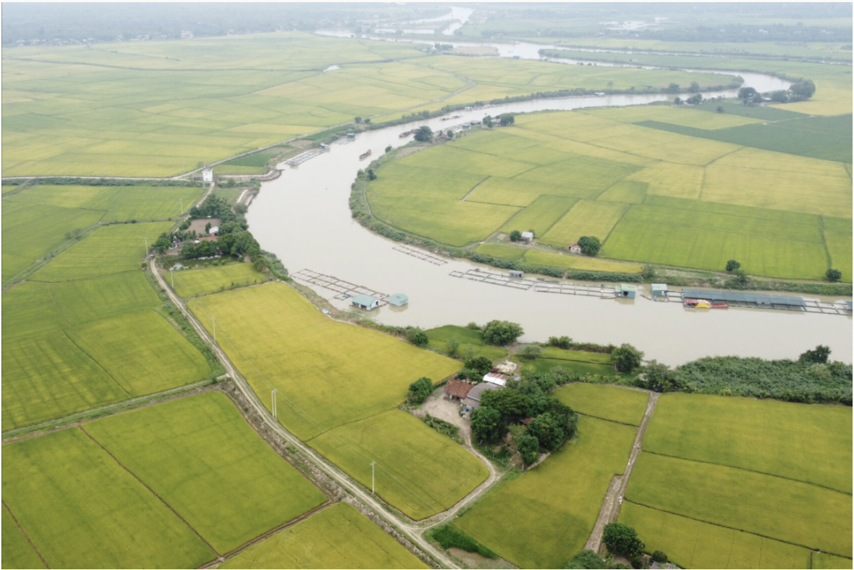 Sau khi tạo nguồn nước cho các hồ thủy điện ở thượng nguồn, sông Krông Nô tiếp tục cung cấp nước tưới cho ruộng đồng, nuôi thủy sản lồng bè ở hạ lưu