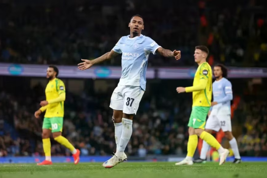 Tài năng 17 tuổi lập cú đúp, Man City đại thắng tại Cúp Liên đoàn Anh Tài năng 17 tuổi lập cú đúp, Man City đại thắng tại Cúp Liên đoàn Anh
