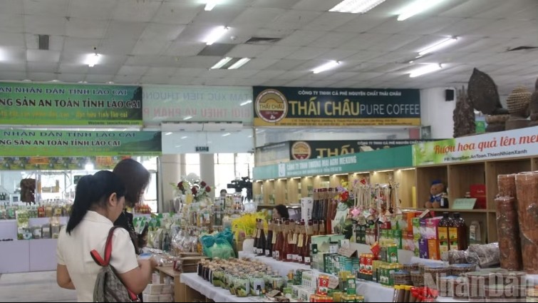 Đẩy mạnh quảng bá, số hóa và kết nối thị trường cho sản phẩm làng nghề