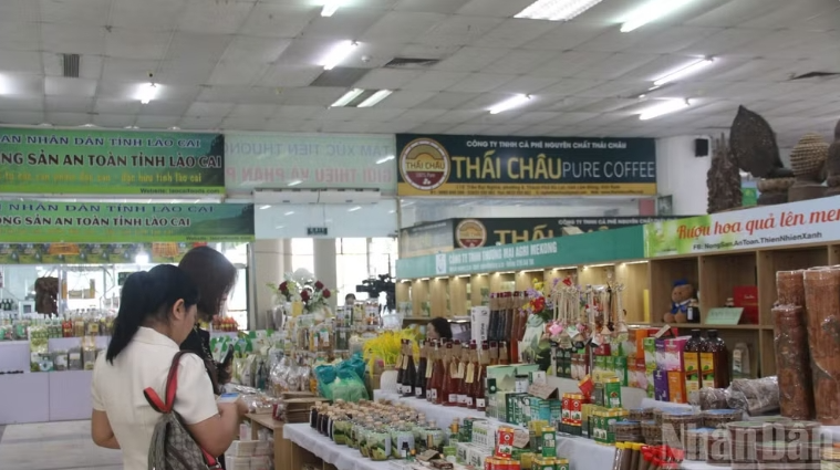 Đẩy mạnh quảng bá, số hóa và kết nối thị trường cho sản phẩm làng nghề Đẩy mạnh quảng bá, số hóa và kết nối thị trường cho sản phẩm làng nghề