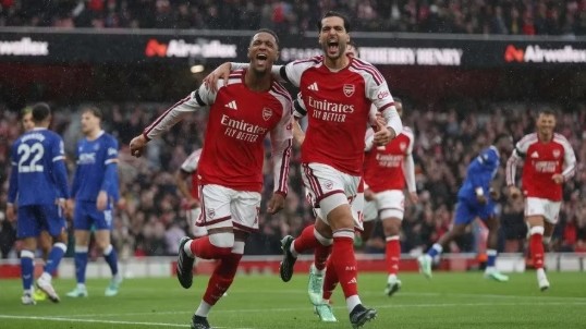 Arsenal bắt kịp Man City trên bảng xếp hạng Ngoại hạng Anh