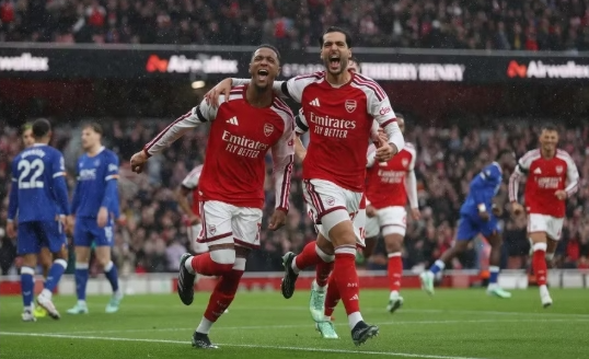Arsenal bắt kịp Man City trên bảng xếp hạng Ngoại hạng Anh Arsenal bắt kịp Man City trên bảng xếp hạng Ngoại hạng Anh