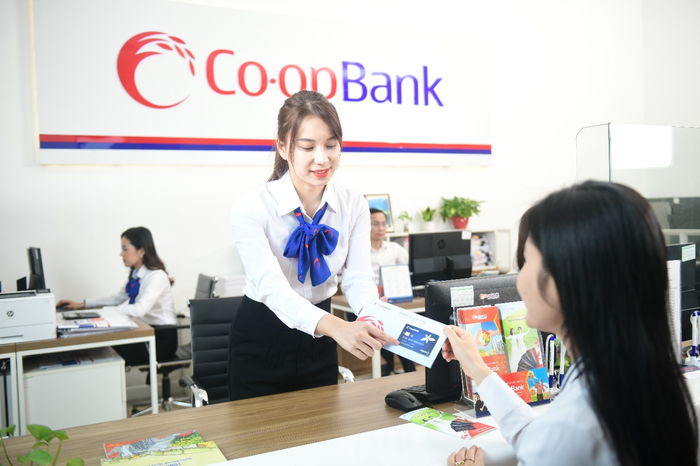 Tin ngân hàng ngày 18/1: Dự trữ ngoại hối cuối năm 2023 có thể lấy lại mốc hơn 100 tỷ USD