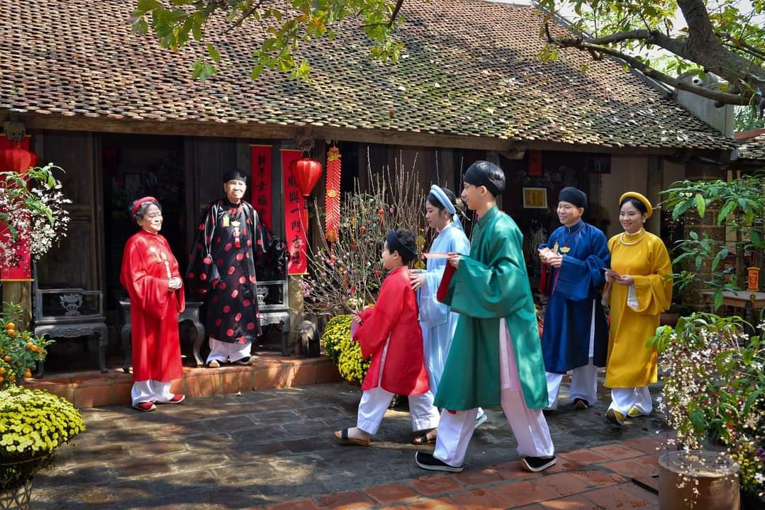 Dịch vụ chụp ảnh dịp Tết hút khách Hoạt động trải nghiệm không khí Tết xưa tại làng cổ Đường Lâm được nhiều nhiếp ảnh gia tái hiện lại qua những bộ ảnh độc đáo. Ảnh: Học Phạm