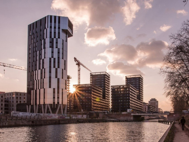 Khai thác Năng lượng Mặt trời qua Hệ mặt dựng Khai thác Năng lượng Mặt trời qua Hệ mặt dựng