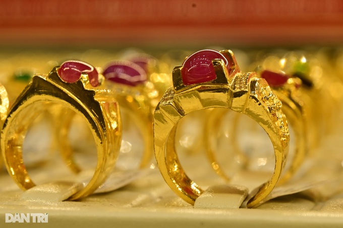 Vàng sôi động trước ngày vía Thần Tài