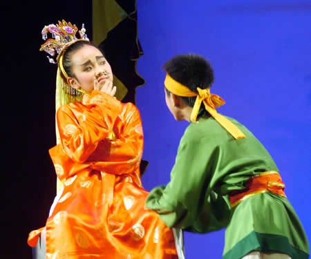 Cần mẫn phát huy văn hóa dân tộc Cần mẫn phát huy văn hóa dân tộc