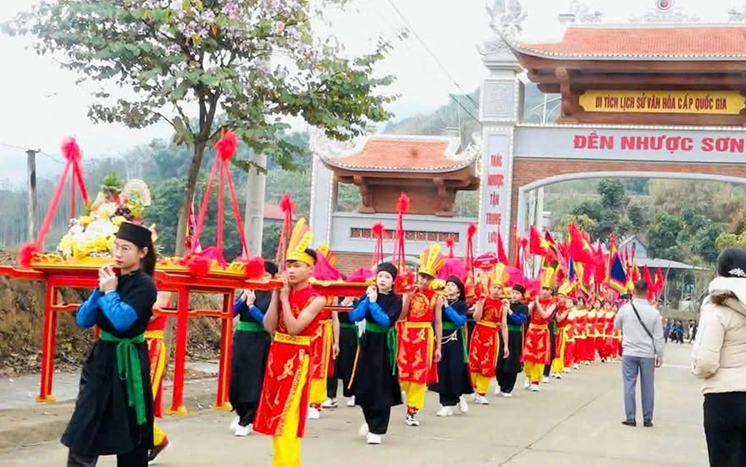 Phát triển du lịch gắn với bảo tồn văn hoá, lịch sử