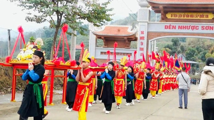 Phát triển du lịch gắn với bảo tồn văn hoá, lịch sử