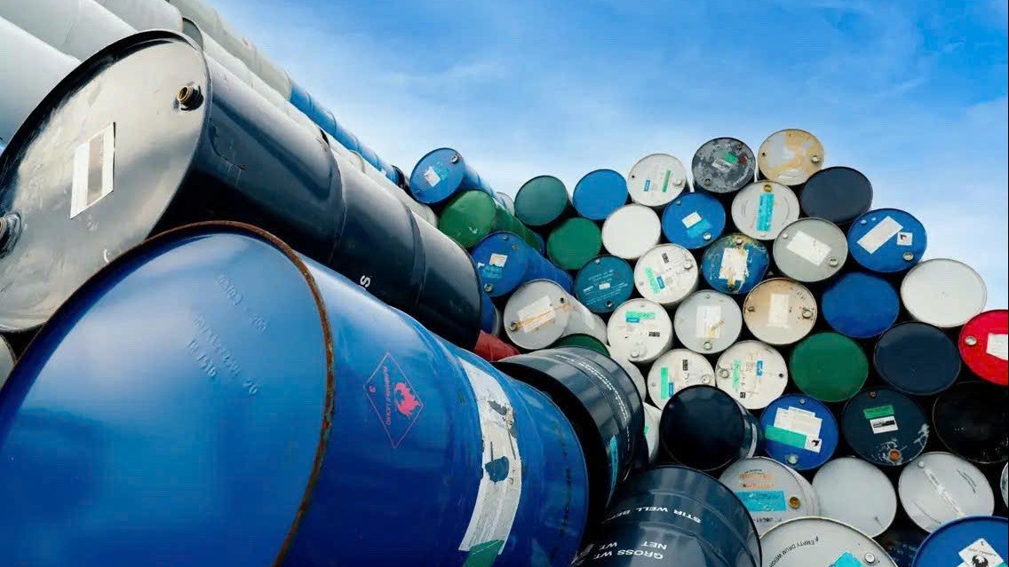 Giá xăng dầu hôm nay 31/1: Neo cao giữa lo ngại nguồn cung và biến động địa chính trị