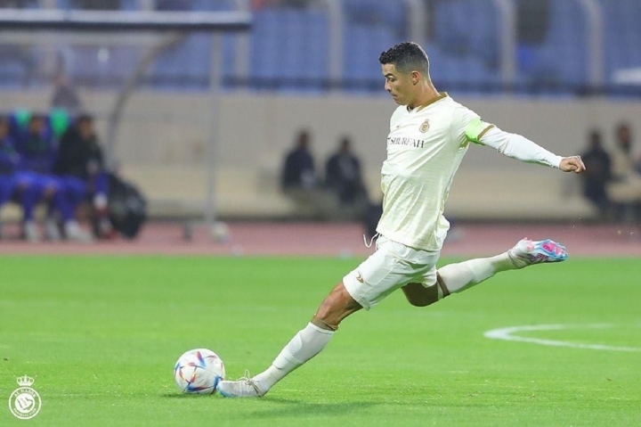 Ronaldo ghi bàn đầu tiên ở giải Ả Rập Xê Út Ronaldo ghi bàn đầu tiên ở giải Ả Rập Xê Út - 1
