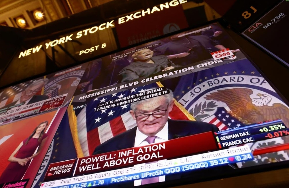 Thị trường chứng khoán thế giới ngày 4/2: Dow Jones trượt dốc khi số việc làm mới tăng