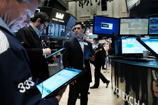 Thị trường chứng khoán thế giới ngày 10/2: Chỉ số Mỹ rơi tiếp hơn 200 điểm