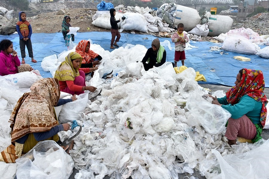 Rác thải nhựa dùng một lần tăng chóng mặt trên toàn cầu