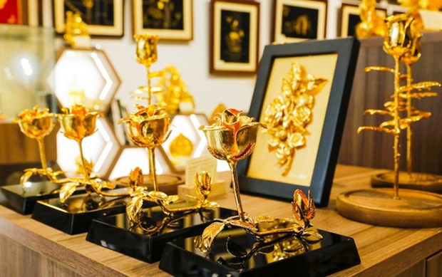 Sôi động thị trường hoa tươi và quà tặng ngày Valentine