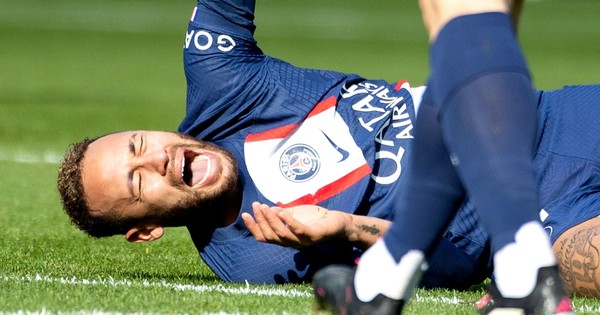 Neymar nghỉ cả tháng, PSG đối diện nguy cơ 'đi tong' mùa giải Neymar nghỉ cả tháng, PSG đối diện nguy cơ 'đi tong' mùa giải