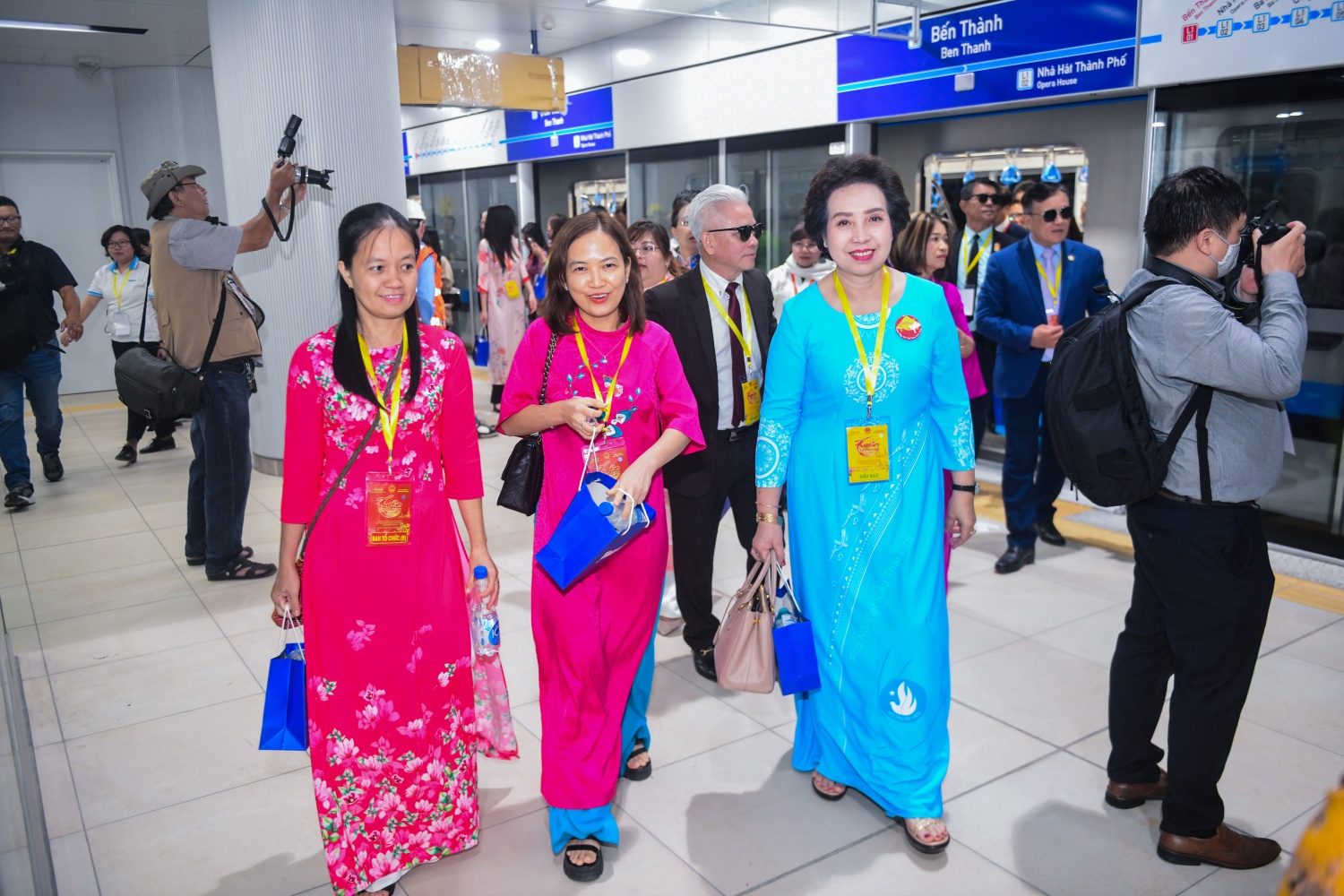 Vinamilk đồng hành cùng kiều bào trải nghiệm tuyến Metro Bến Thành - Suối Tiên