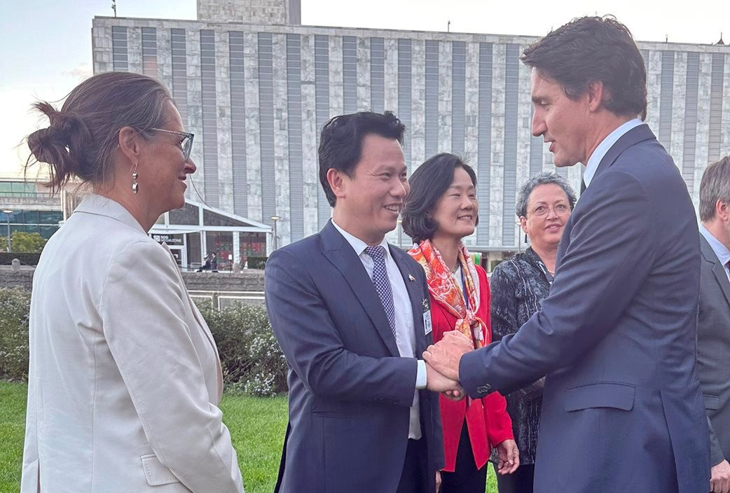 Bộ trưởng Bộ Tài nguyên và Môi trường Đặng Quốc Khánh: Đoàn kết, phát huy trí tuệ, kiến tạo vì một Việt Nam phát triển xanh, bền vững Bộ trưởng Bộ Tài nguyên và Môi trường Đặng Quốc Khánh: Đoàn kết, phát huy trí tuệ, kiến tạo vì một Việt Nam phát triển xanh, bền vững