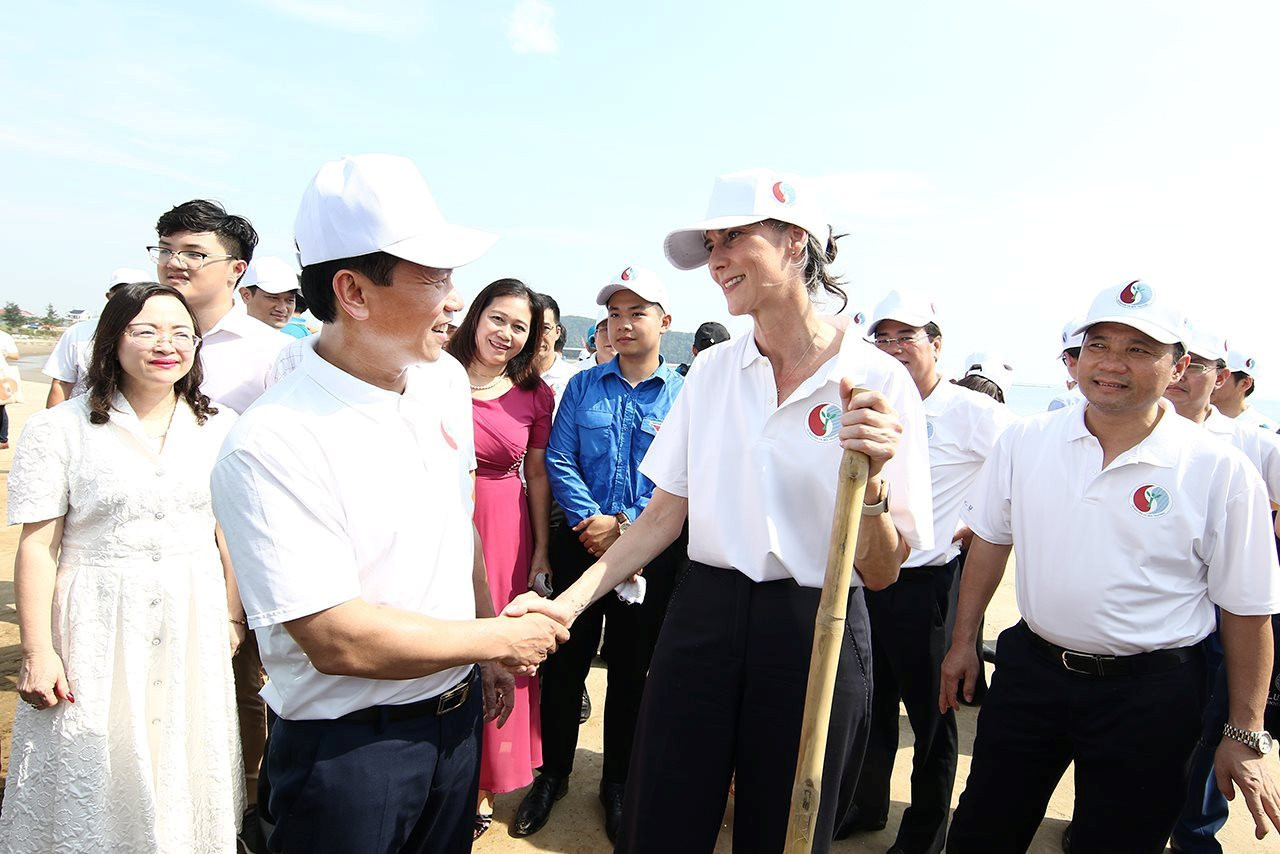 Bộ trưởng Bộ Tài nguyên và Môi trường Đặng Quốc Khánh: Đoàn kết, phát huy trí tuệ, kiến tạo vì một Việt Nam phát triển xanh, bền vững Bộ trưởng Bộ Tài nguyên và Môi trường Đặng Quốc Khánh: Đoàn kết, phát huy trí tuệ, kiến tạo vì một Việt Nam phát triển xanh, bền vững