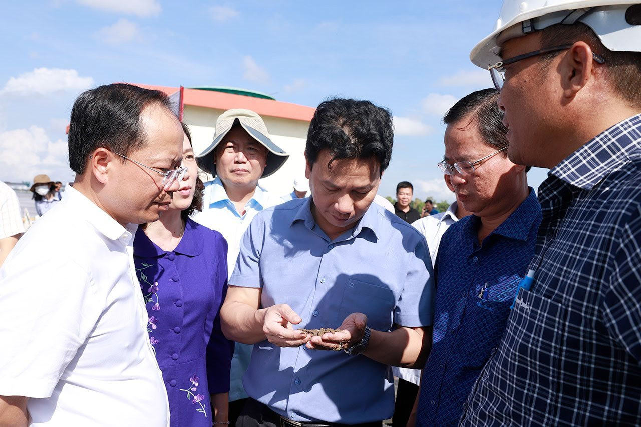 Bộ trưởng Bộ Tài nguyên và Môi trường Đặng Quốc Khánh: Đoàn kết, phát huy trí tuệ, kiến tạo vì một Việt Nam phát triển xanh, bền vững Bộ trưởng Bộ Tài nguyên và Môi trường Đặng Quốc Khánh: Đoàn kết, phát huy trí tuệ, kiến tạo vì một Việt Nam phát triển xanh, bền vững