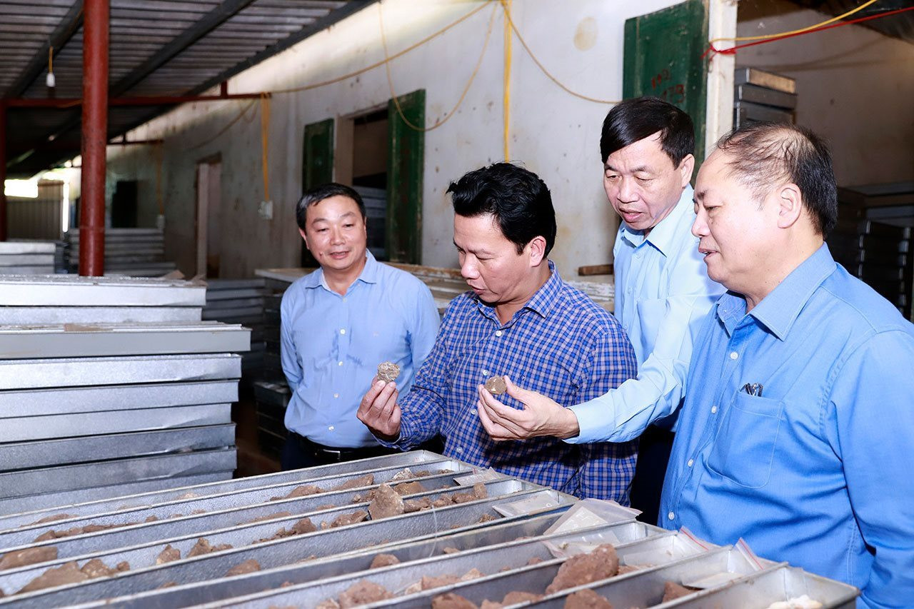 Bộ trưởng Bộ Tài nguyên và Môi trường Đặng Quốc Khánh: Đoàn kết, phát huy trí tuệ, kiến tạo vì một Việt Nam phát triển xanh, bền vững Bộ trưởng Bộ Tài nguyên và Môi trường Đặng Quốc Khánh: Đoàn kết, phát huy trí tuệ, kiến tạo vì một Việt Nam phát triển xanh, bền vững