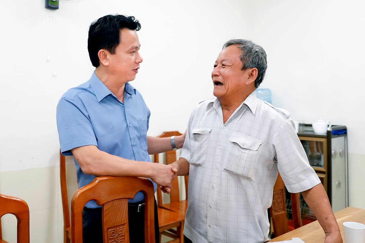Bộ trưởng Bộ Tài nguyên và Môi trường Đặng Quốc Khánh: Đoàn kết, phát huy trí tuệ, kiến tạo vì một Việt Nam phát triển xanh, bền vững Bộ trưởng Bộ Tài nguyên và Môi trường Đặng Quốc Khánh: Đoàn kết, phát huy trí tuệ, kiến tạo vì một Việt Nam phát triển xanh, bền vững