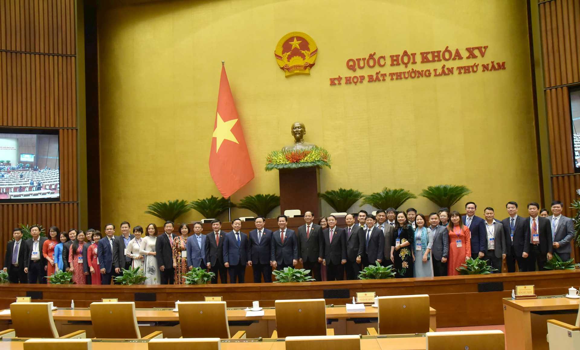 Bộ trưởng Bộ Tài nguyên và Môi trường Đặng Quốc Khánh: Đoàn kết, phát huy trí tuệ, kiến tạo vì một Việt Nam phát triển xanh, bền vững Bộ trưởng Bộ Tài nguyên và Môi trường Đặng Quốc Khánh: Đoàn kết, phát huy trí tuệ, kiến tạo vì một Việt Nam phát triển xanh, bền vững