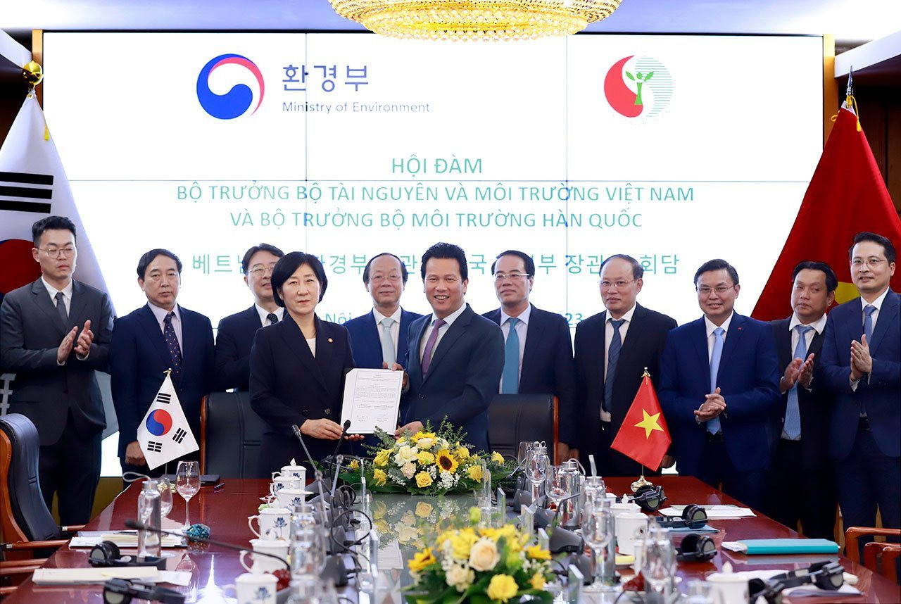 Bộ trưởng Bộ Tài nguyên và Môi trường Đặng Quốc Khánh: Đoàn kết, phát huy trí tuệ, kiến tạo vì một Việt Nam phát triển xanh, bền vững Bộ trưởng Bộ Tài nguyên và Môi trường Đặng Quốc Khánh: Đoàn kết, phát huy trí tuệ, kiến tạo vì một Việt Nam phát triển xanh, bền vững