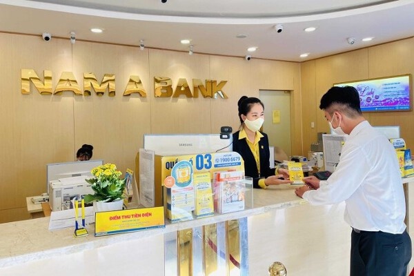 Tin ngân hàng ngày 20/2: Bổ sung quy định về rút tiền hàng loạt