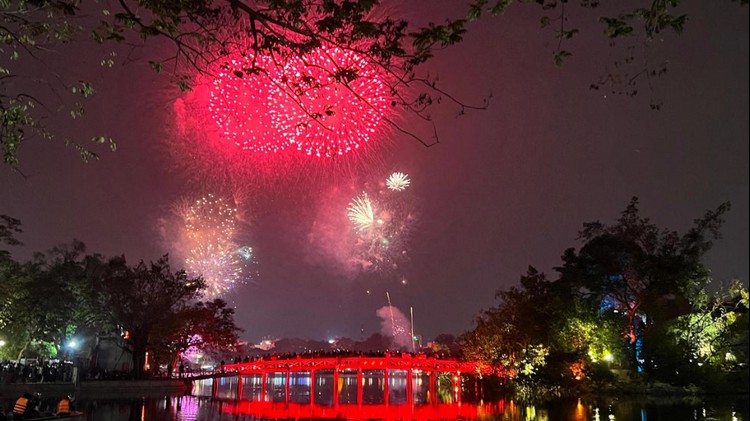 Hà Nội tổ chức 31 điểm bắn pháo hoa đêm Giao thừa Tết Bính Ngọ