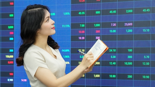 Cổ phiếu tăng mạnh tháng 1: Thị trường "đặt cược" vào chính sách