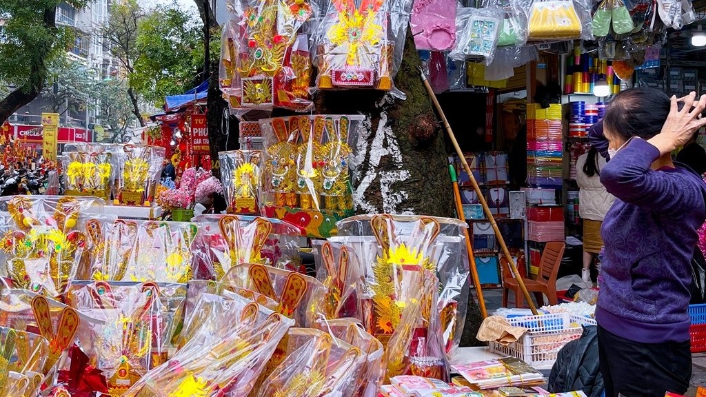 Tết ông Công ông Táo: Thói quen đốt vàng mã giảm dần