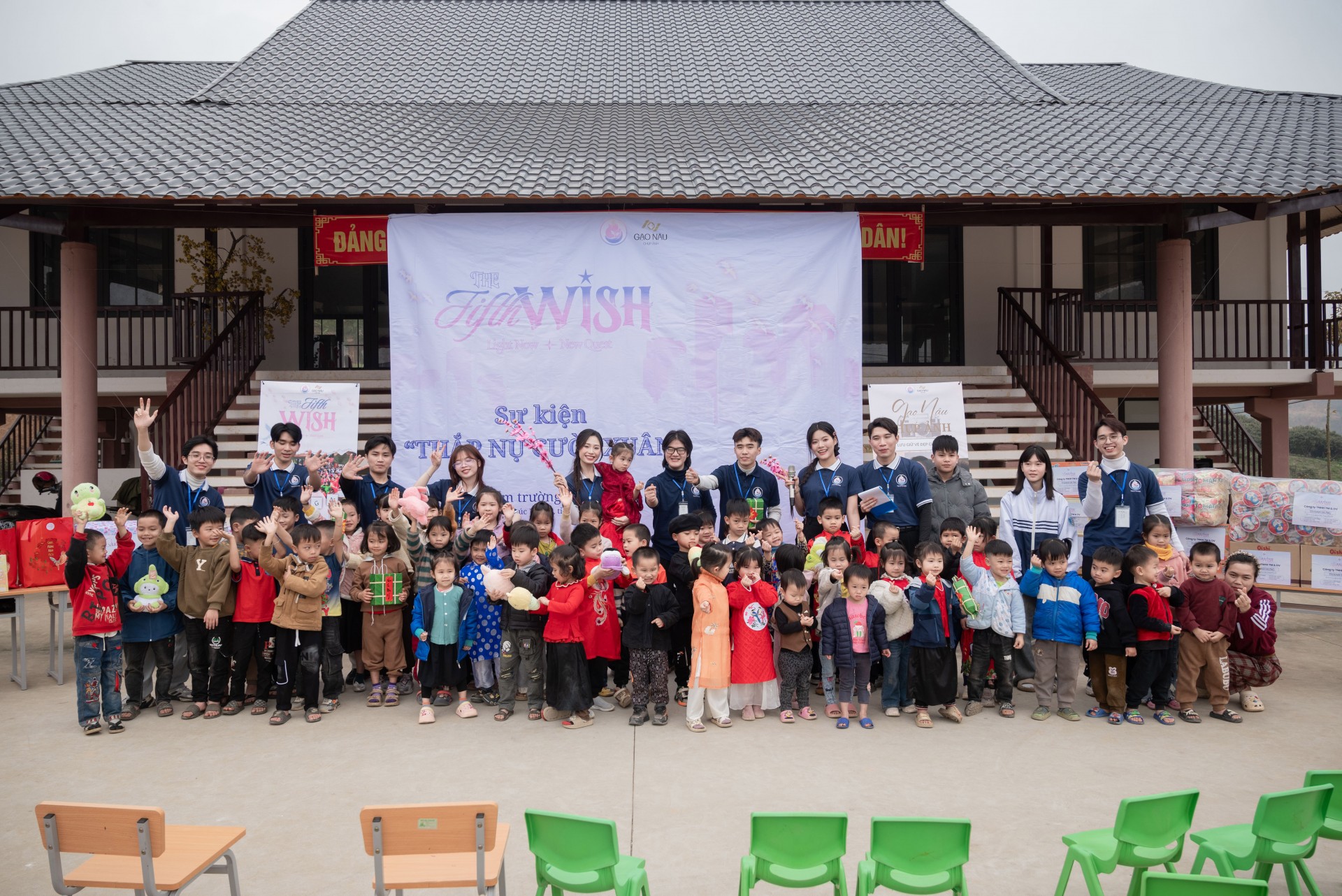 Cùng THE FIFTH WISH “Thắp Nụ Cười Xuân” lan tỏa yêu thương thắp sáng niềm tin và hy vọng tới các em nhỏ điểm Trường Làng Nủ