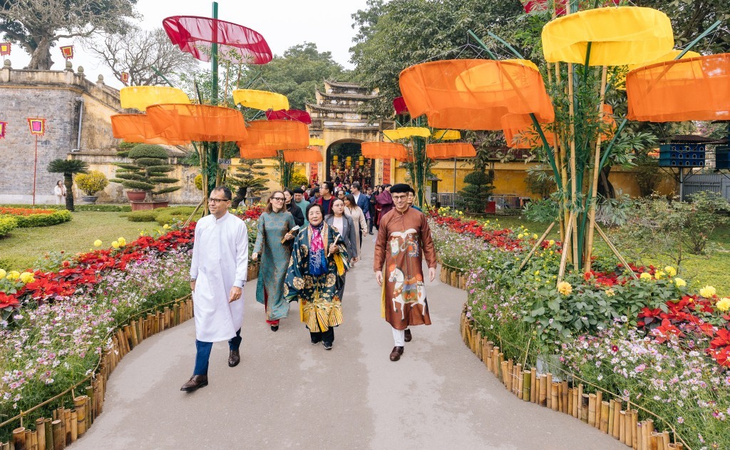 Lần đầu tiên Đường hoa Tết xuất hiện tại Hoàng thành Thăng Long phục vụ du khách dịp Tết