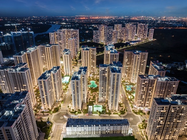 Kinh tế khởi sắc, bất động sản trở lại "đường đua" Kinh tế khởi sắc, bất động sản trở lại "đường đua"